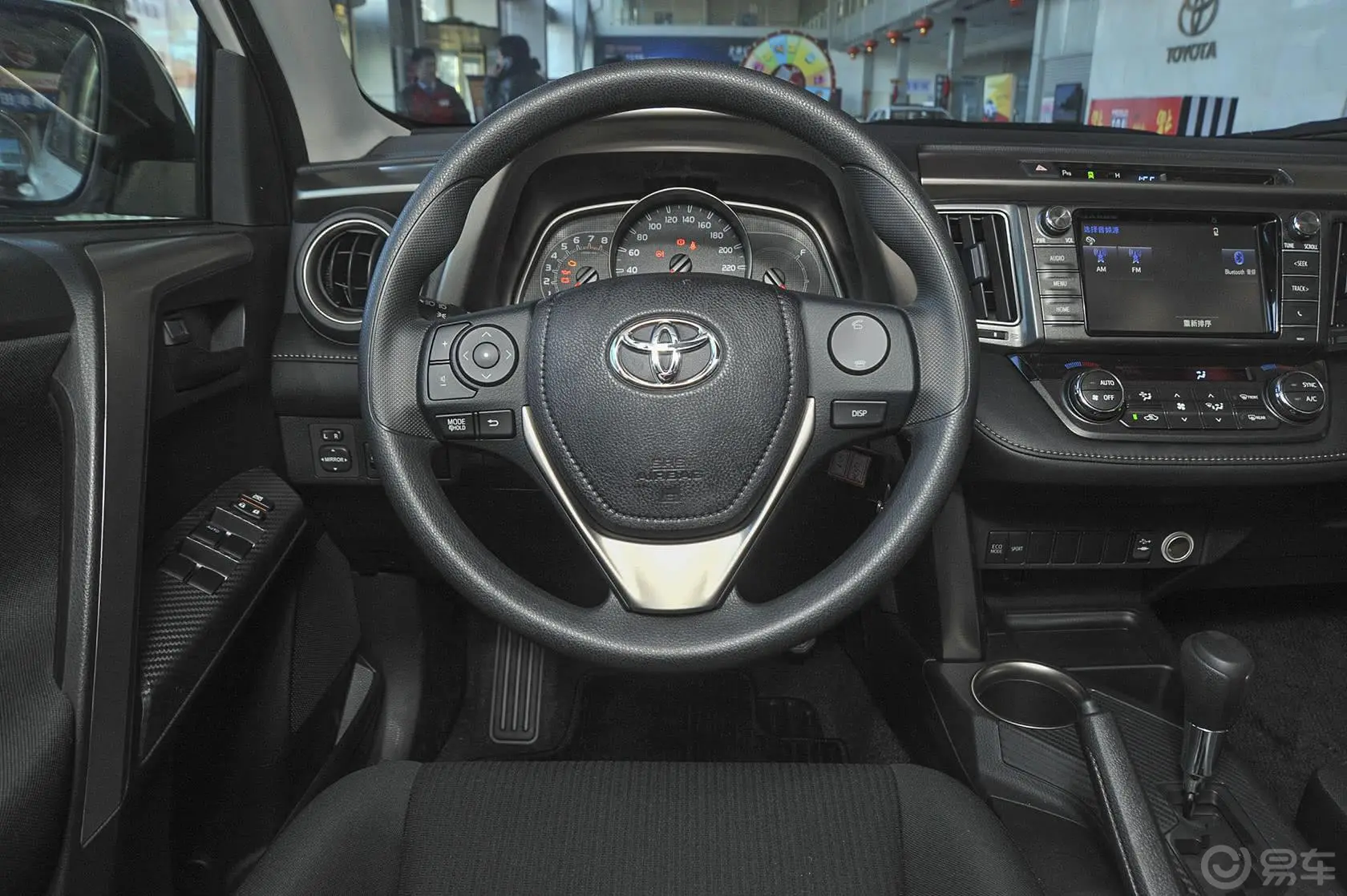 RAV4荣放2.0L CVT 两驱 风尚版驾驶位区域