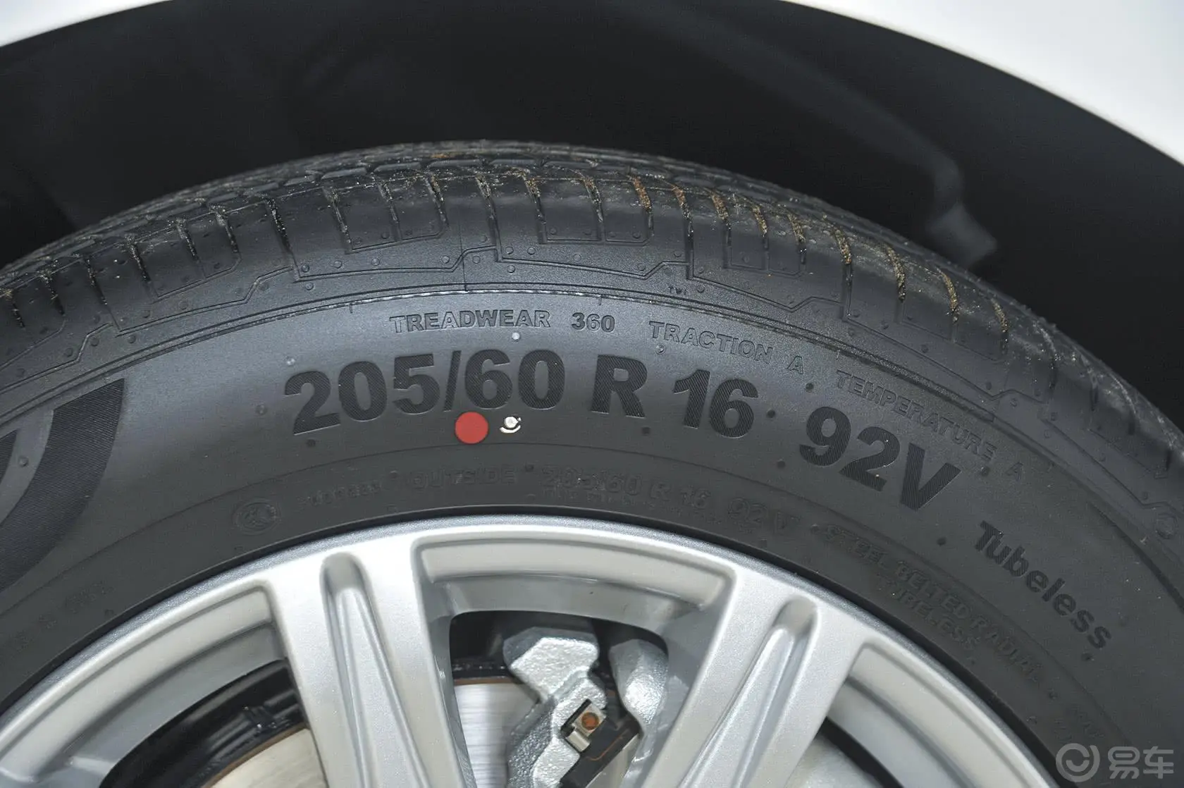 观致3两厢 1.6L 双离合 致悦型轮胎规格