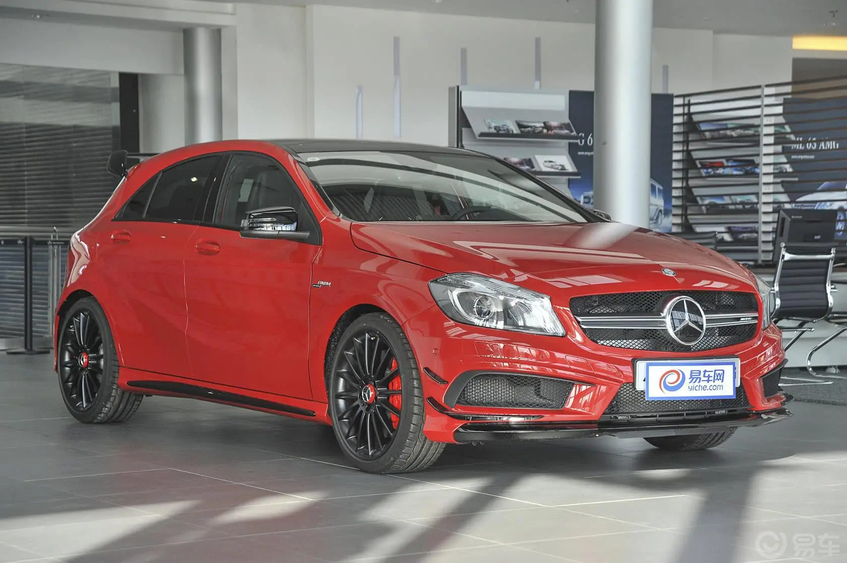 奔驰A级 AMG(进口)A45 AMG 4MATIC侧前45度车头向右水平