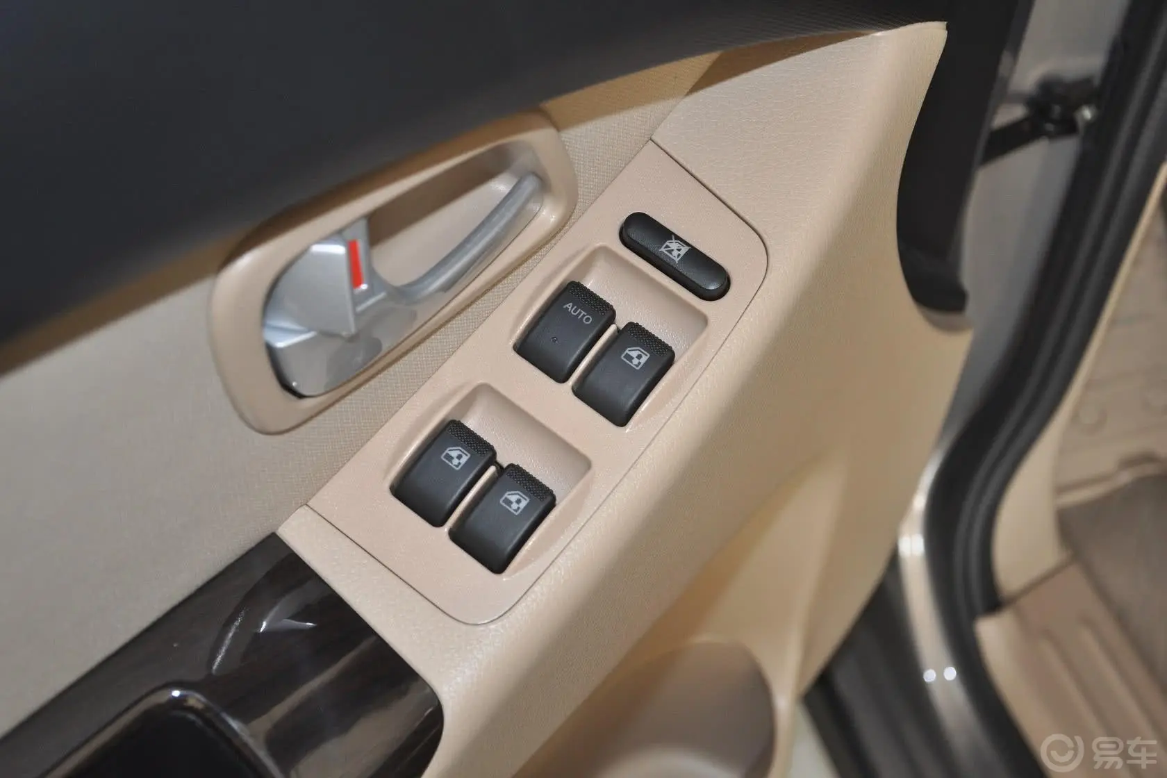 欧诺S1.5L 手动 精英版车窗升降键