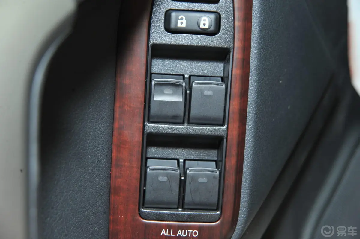普拉多4.0L V6 TX-L NAVI车窗升降键