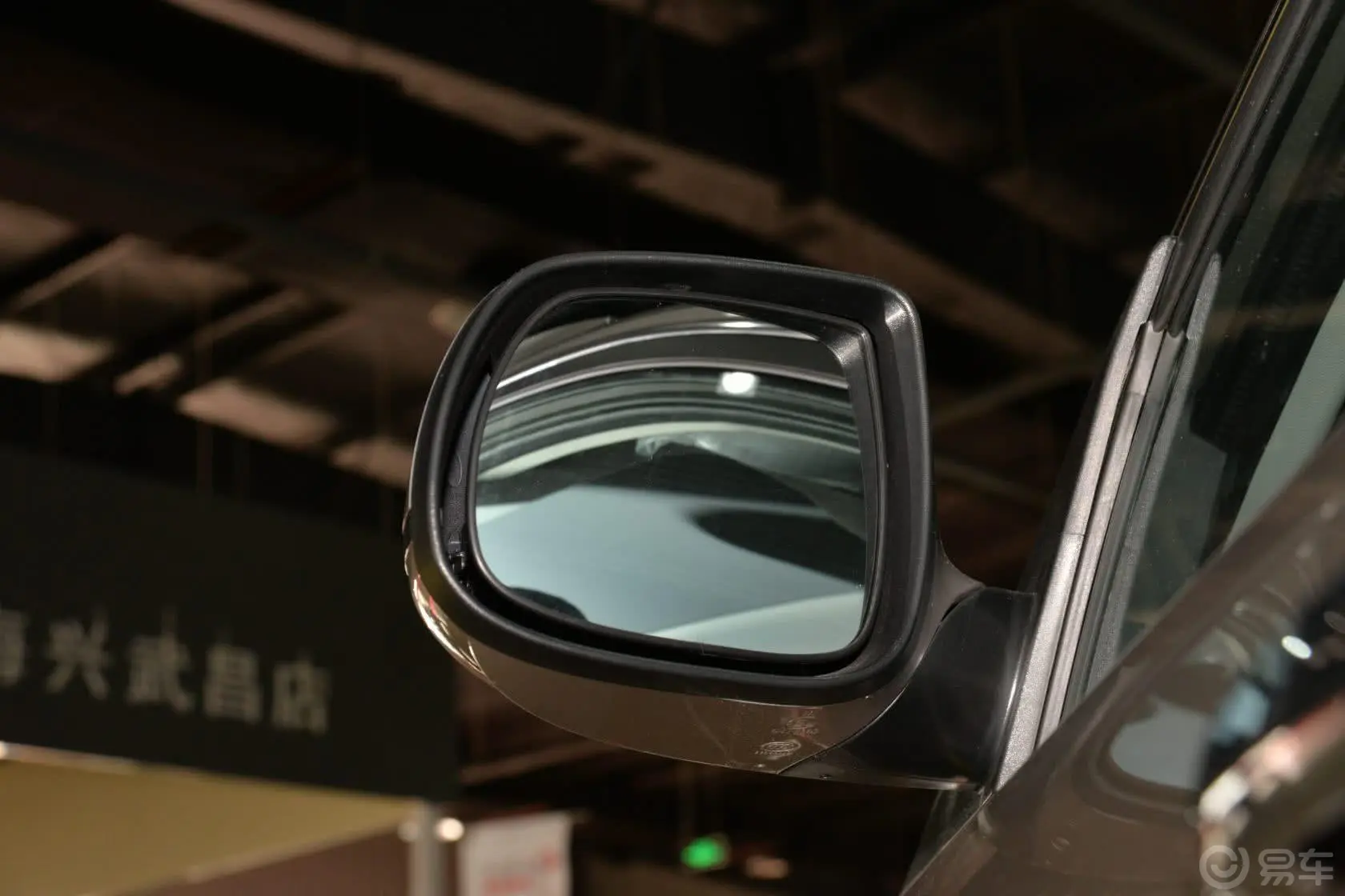 众泰T6001.5T 手动 尊贵型后视镜镜面（后）