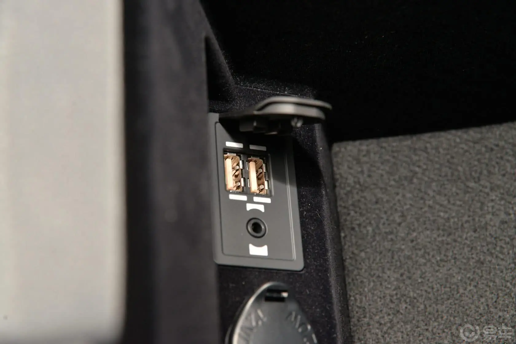 雷克萨斯ES250 精英版USB接口