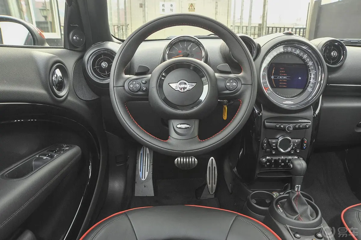 MINI JCW COUNTRYMAN1.6T JCW All 4驾驶位区域