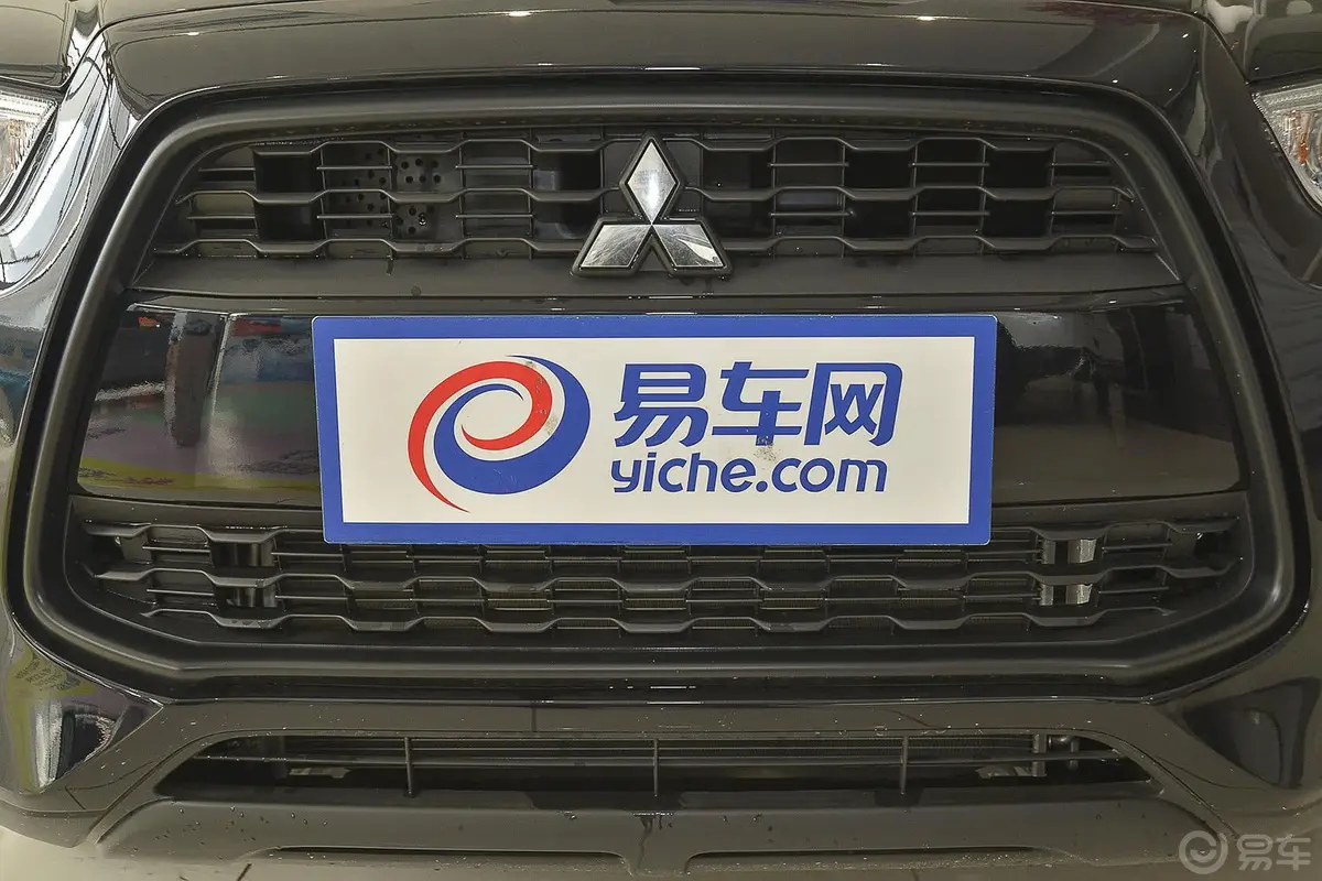 劲炫2.0L CVT 两驱精英版前格栅侧俯拍