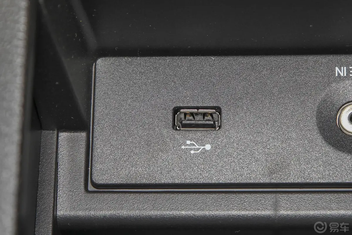 福克斯两厢 1.6L 自动 风尚型USB接口