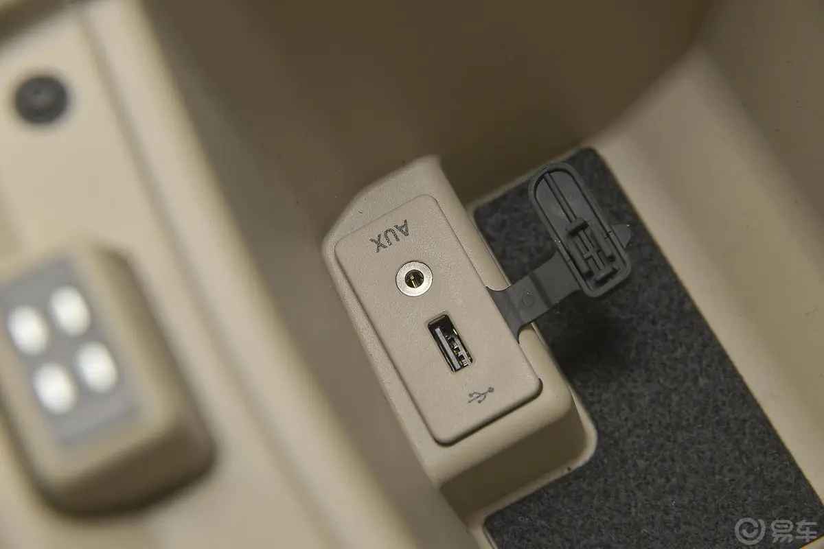 福克斯两厢 经典款 1.8L 自动 时尚型USB接口