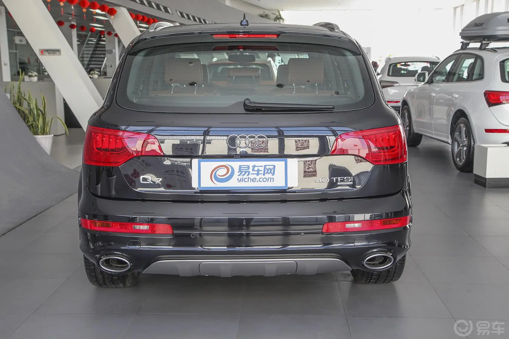 奥迪Q740 TFSI quattro 尊藏版正后水平