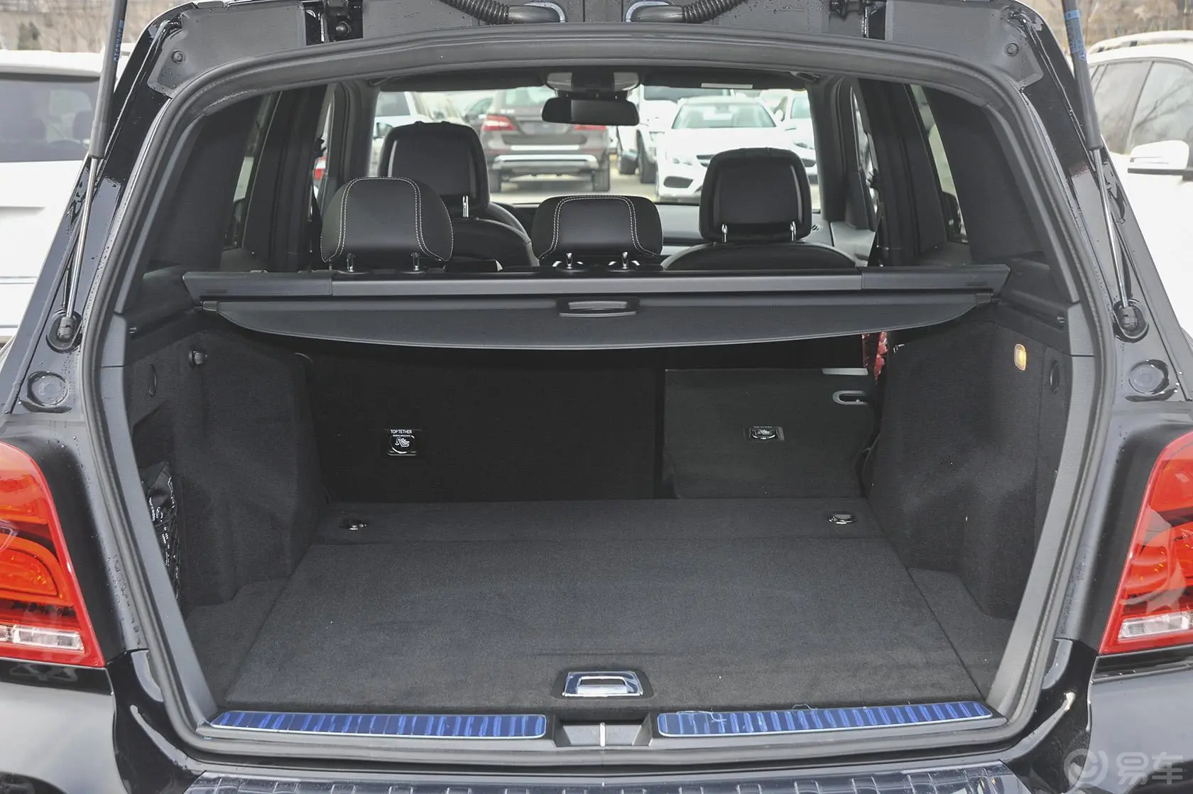 奔驰GLK级GLK 300 3.0L 自动 豪华型 极致版行李箱空间