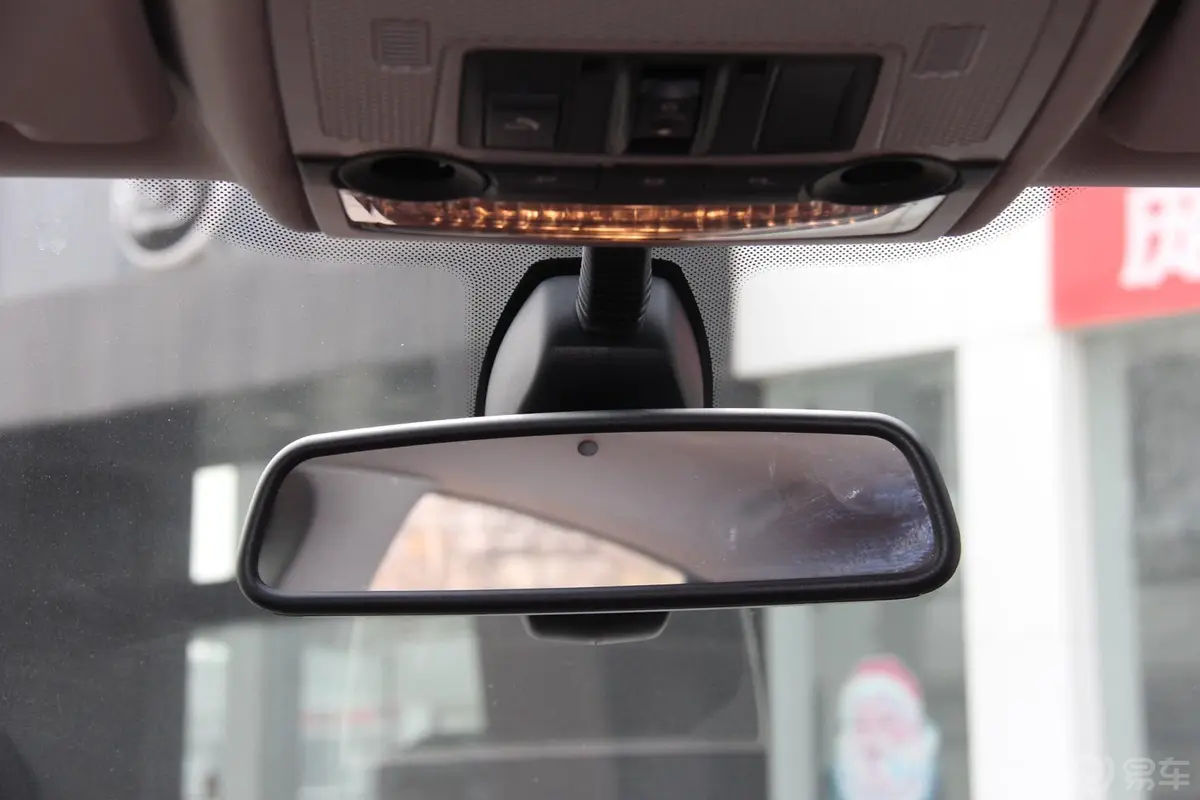 宝马X6xDrive35i 中东版内后视镜