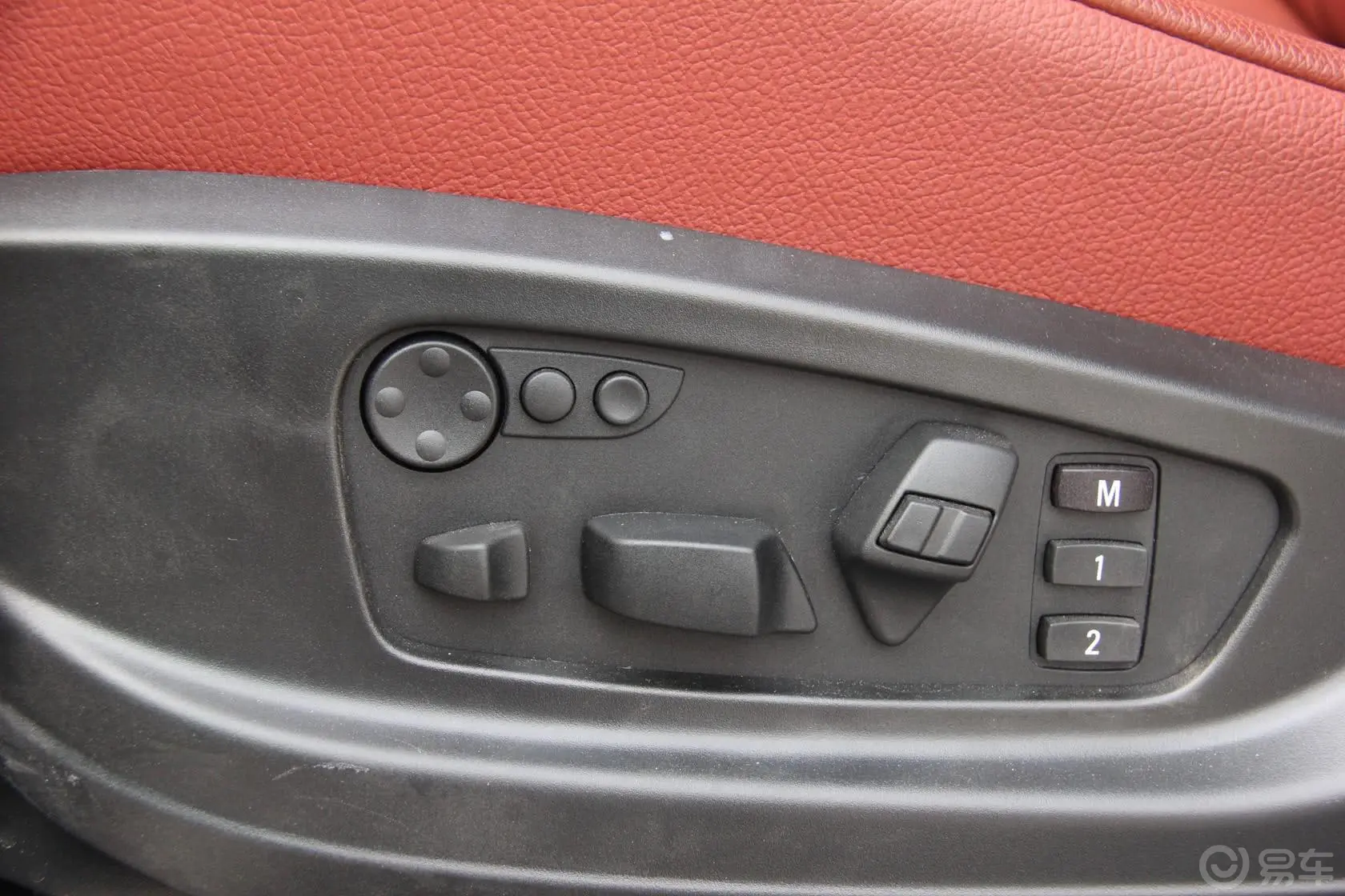宝马X6xDrive35i 中东版座椅调节键