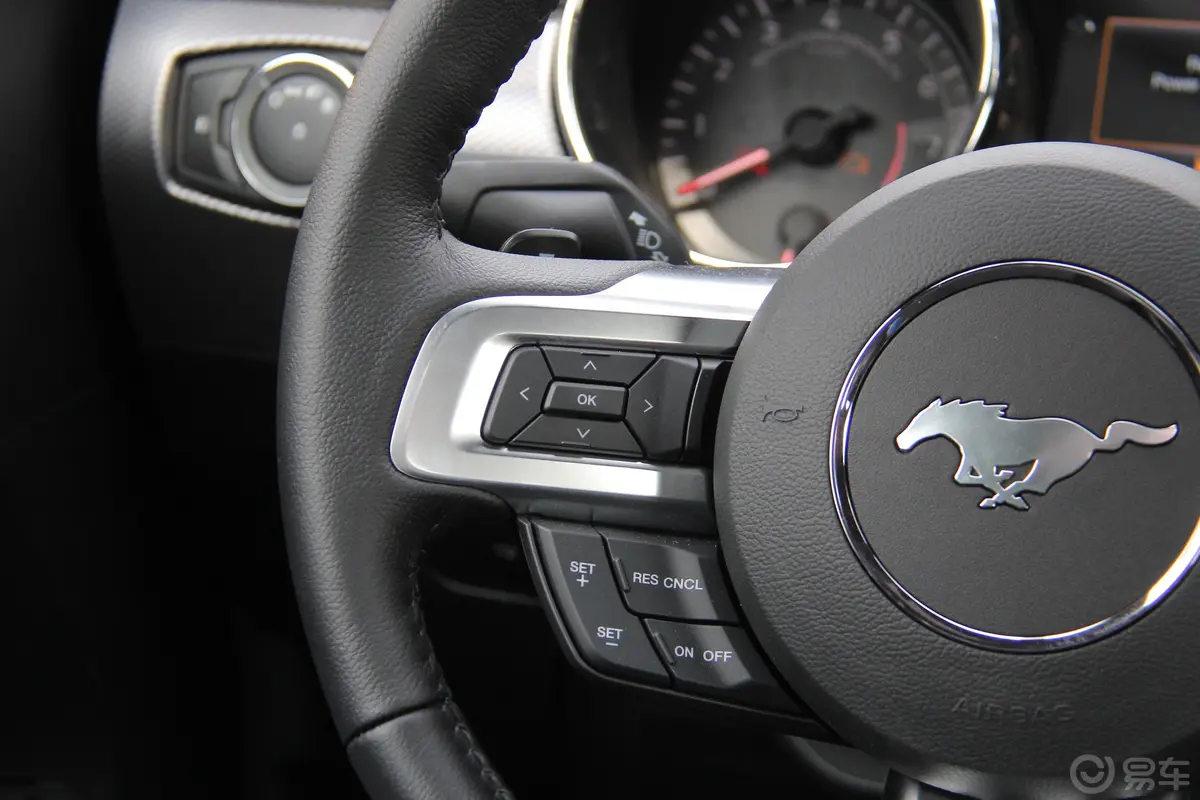 Mustang2.3L 手自一体 运动版 平行进口 美规方向盘功能键（左）