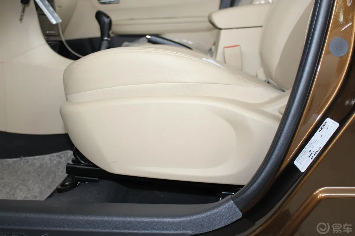 奇瑞E31.5L 手动 智尚版座椅调节键