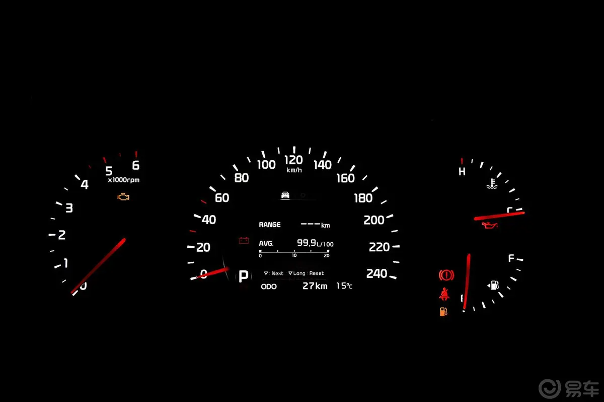 索兰托2.2L 柴油 豪华版 七座仪表盘背光显示