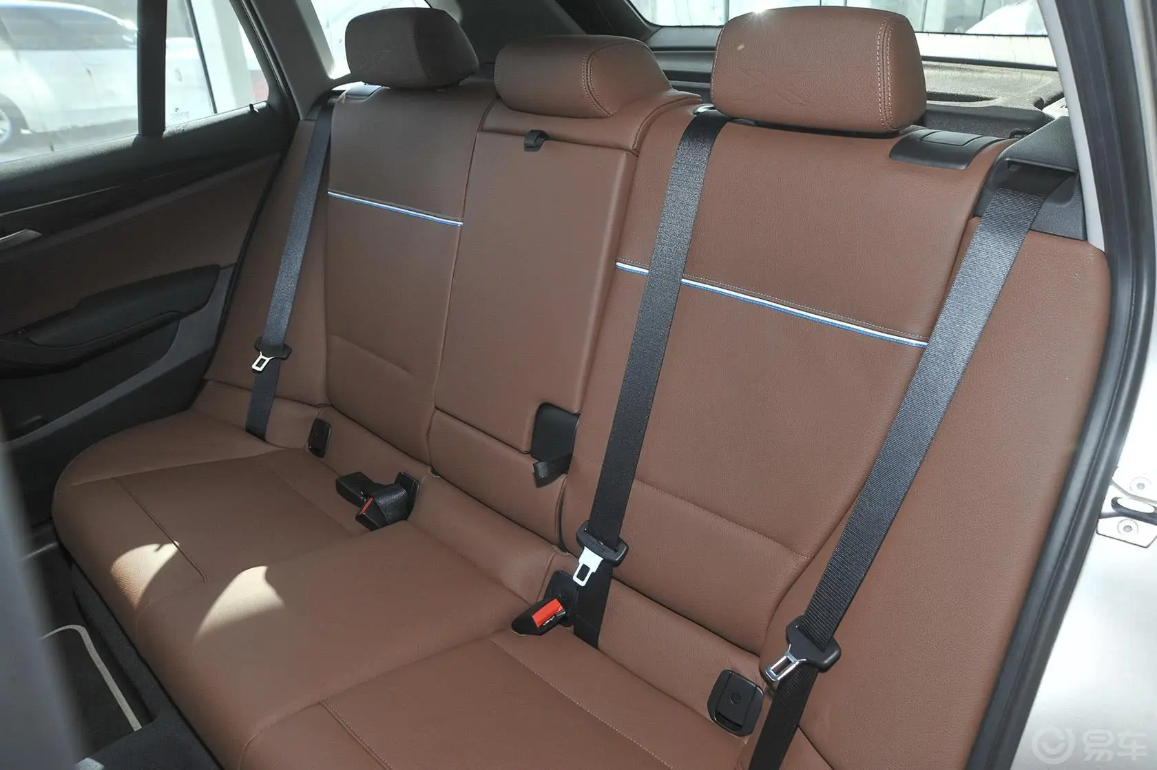 宝马X1sDrive18i X设计套装后排座椅