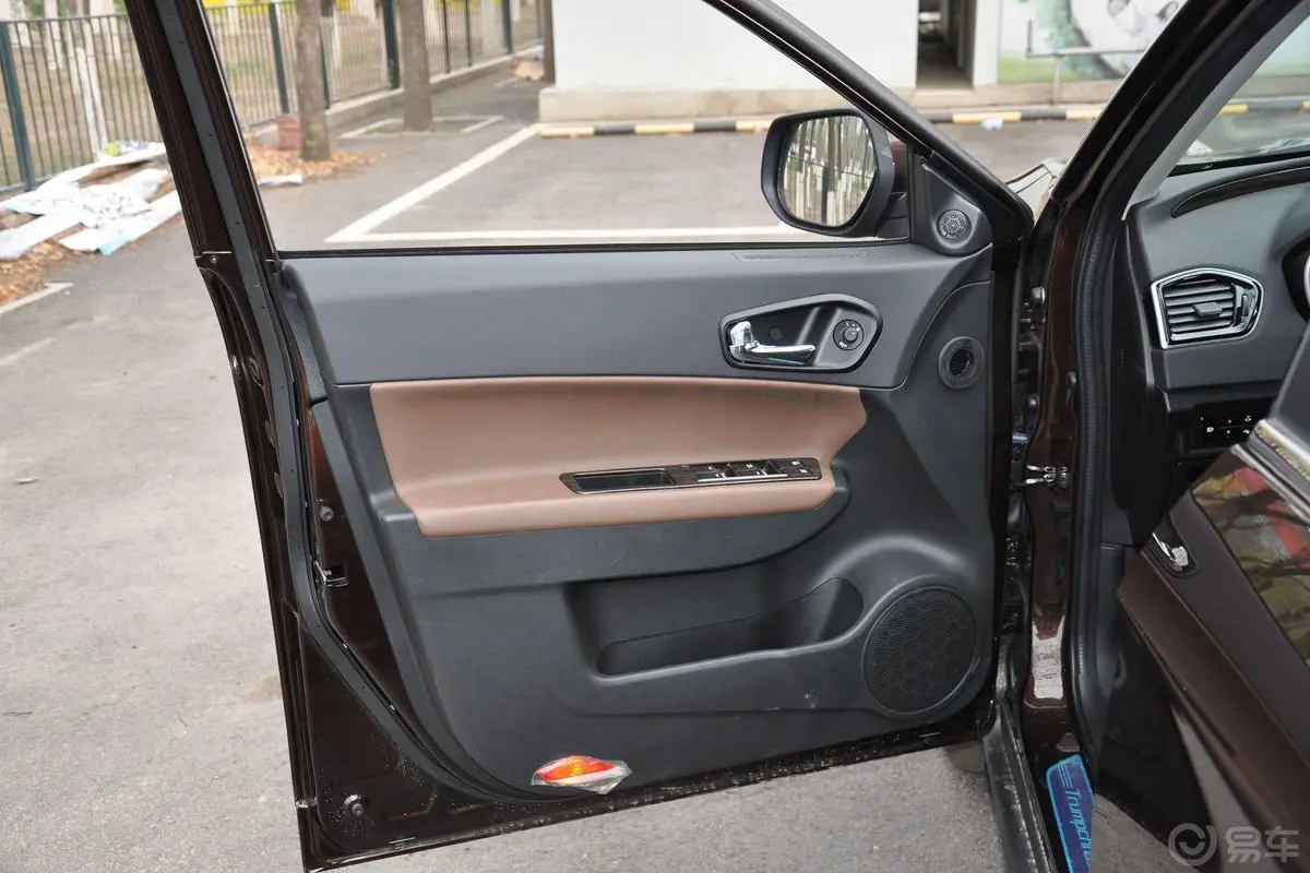 传祺GS5 Super1.8T 自动 四驱 尊贵版驾驶员侧车门内门板