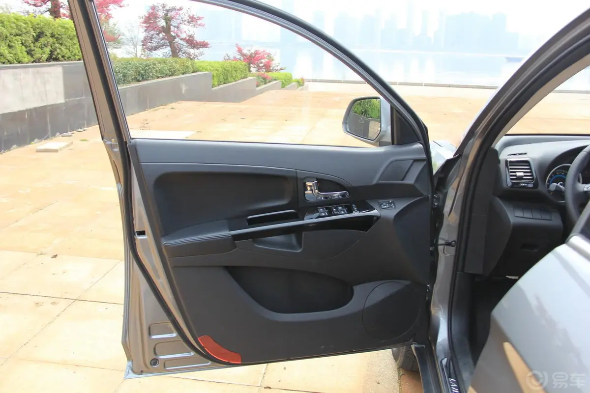 陆风X51.5T 手动 两驱 创享版驾驶员侧车门内门板