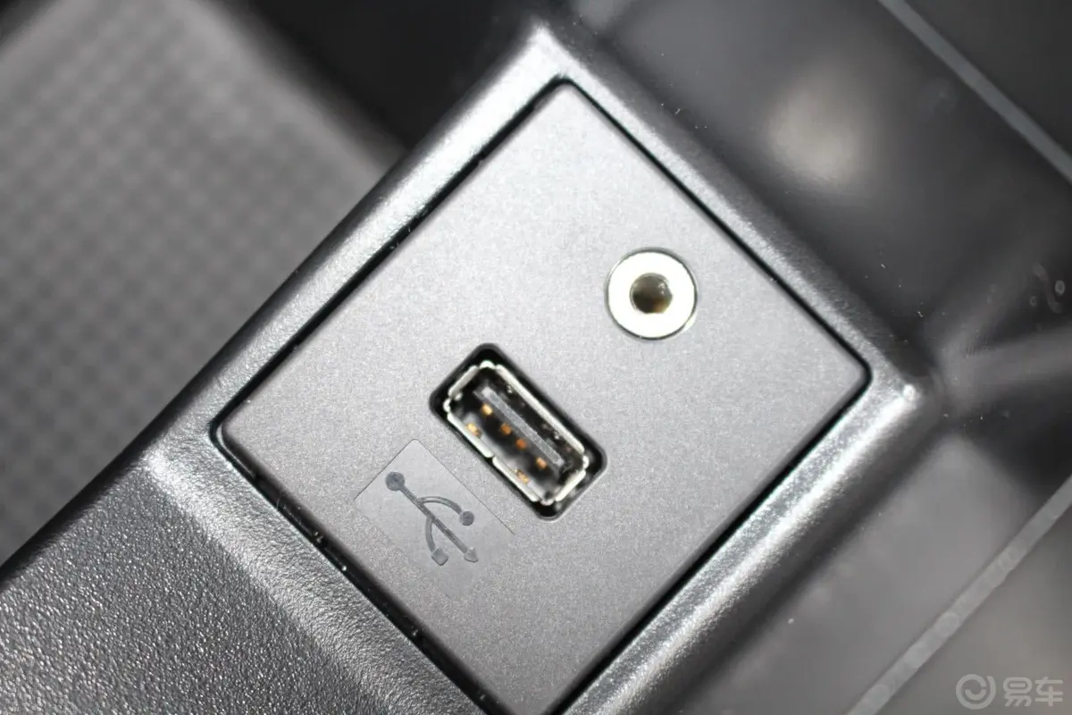 绅宝D501.5L 手动 舒适超值导航版USB接口