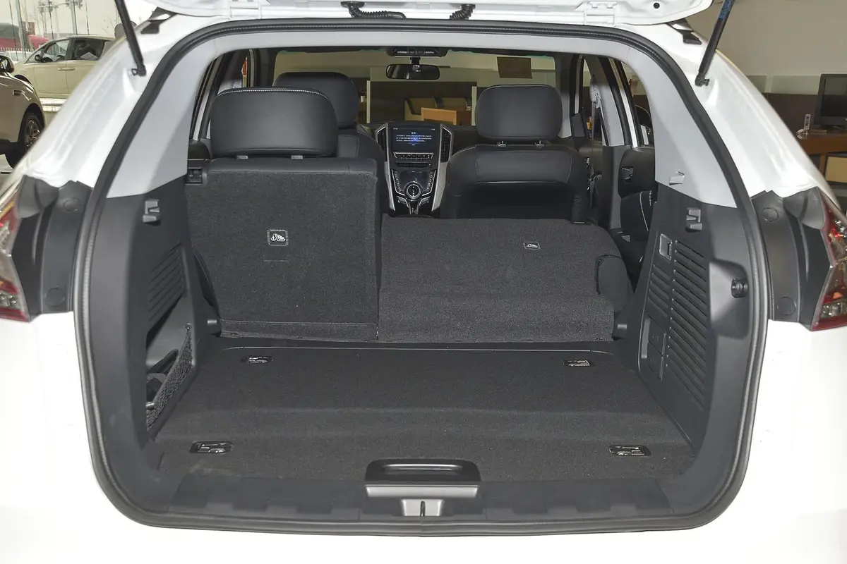优6 SUV1.8T 智尊型空间