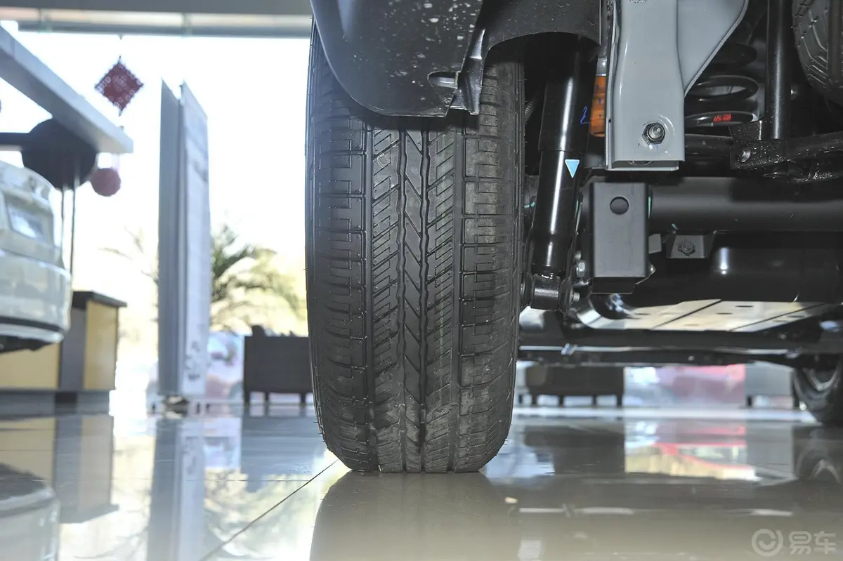 荣威W51.8T 自动 两驱 胜域特装版轮胎花纹