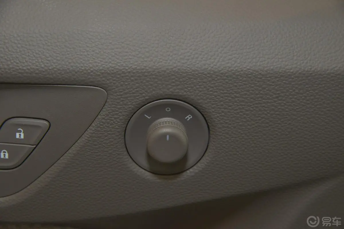 科鲁兹三厢 1.5L 手动时尚版外后视镜控制键