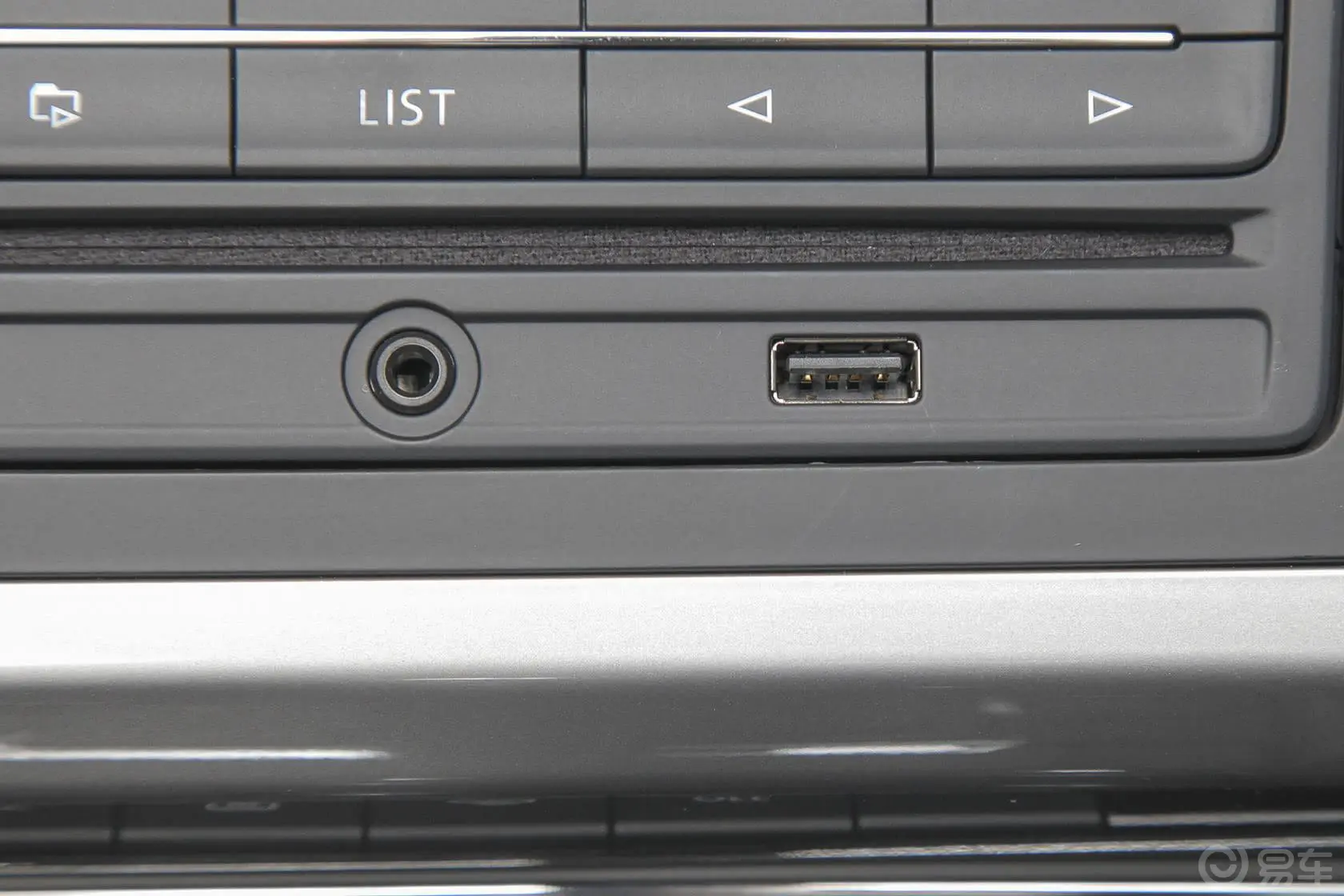 凌渡1.4T DSG 230TSI 风尚版USB接口