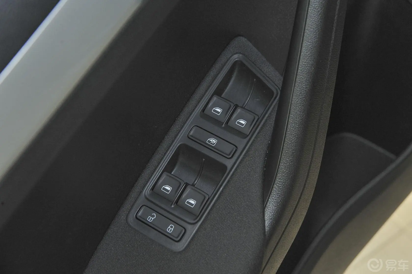 捷达1.4L 手动舒适型车窗升降键