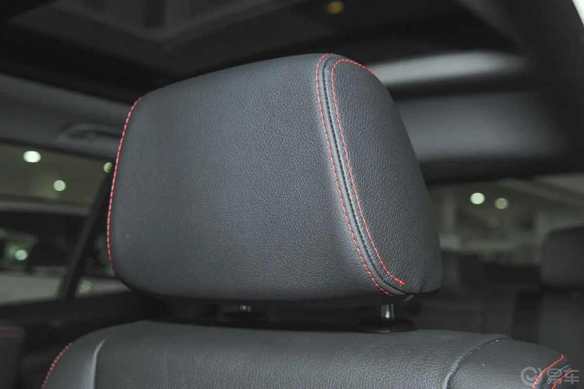 宝马X1sDrive18i 运动设计套装驾驶员头枕