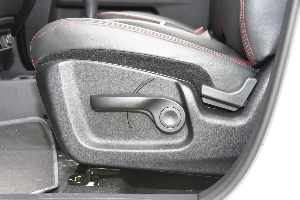 欧力威X6 1.4L 手动 尊享型座椅调节键