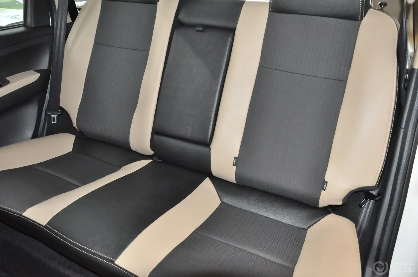 景逸XV1.6L CVT 舒适型后排座椅
