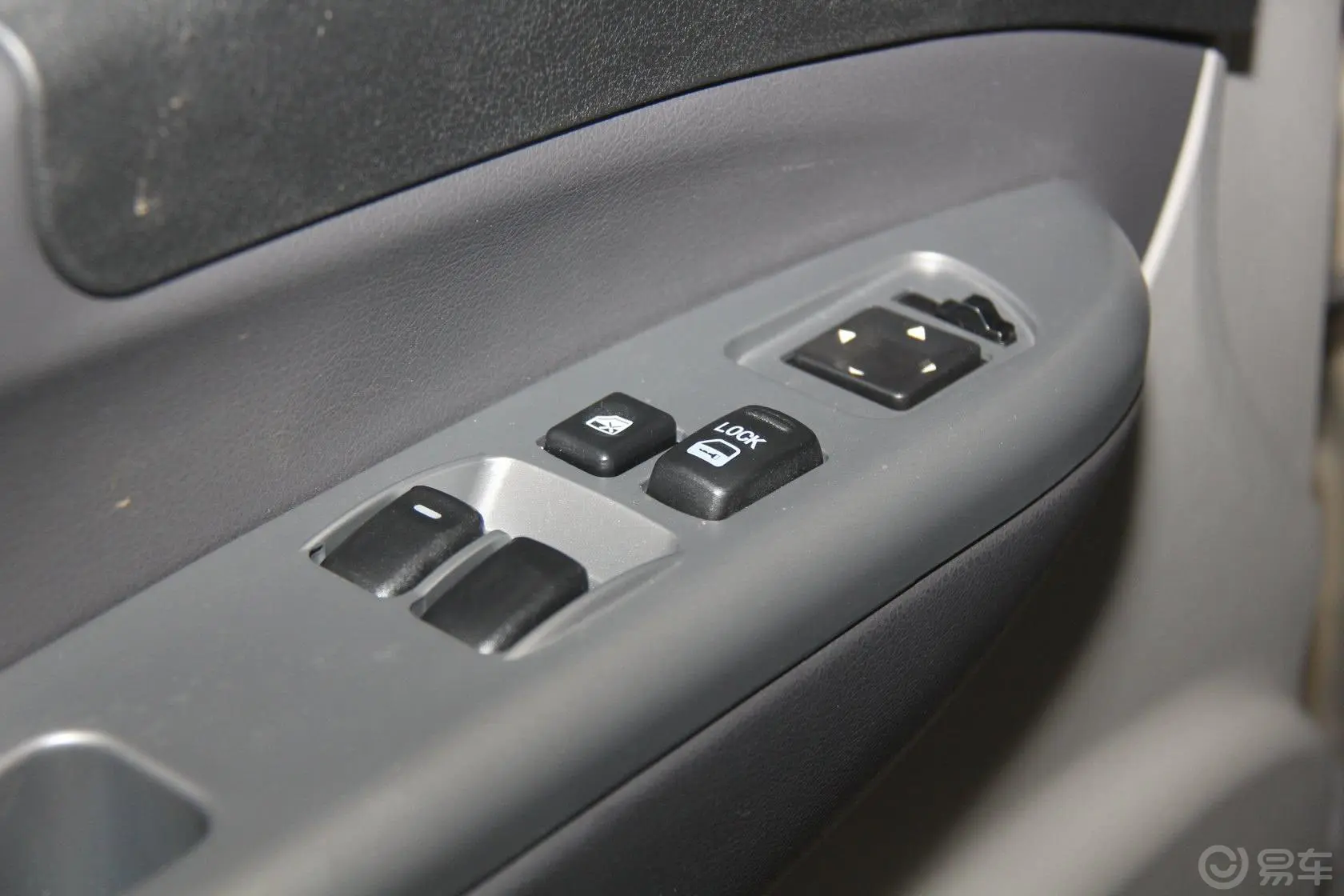 菱智M5-Q7系列 2.0L 手动 7座 豪华型 加长轴距版车窗升降键