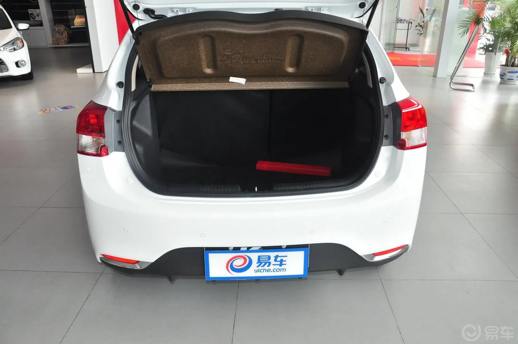 起亚K2两厢 1.4L 自动 GLS 炫酷版行李箱空间