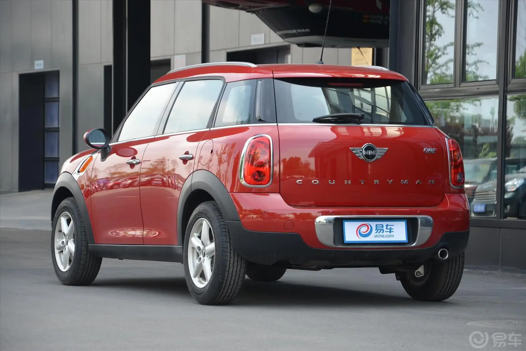 MINI COUNTRYMAN1.6L ONE侧后45度车头向左水平