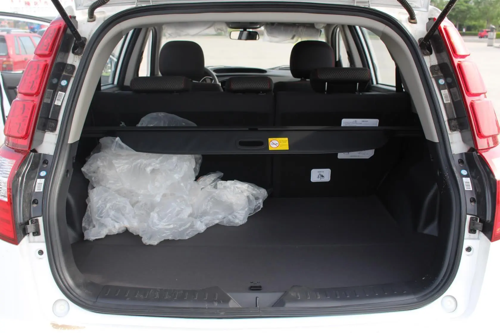吉利GX7运动版 2.0L 自动 豪华型行李箱空间