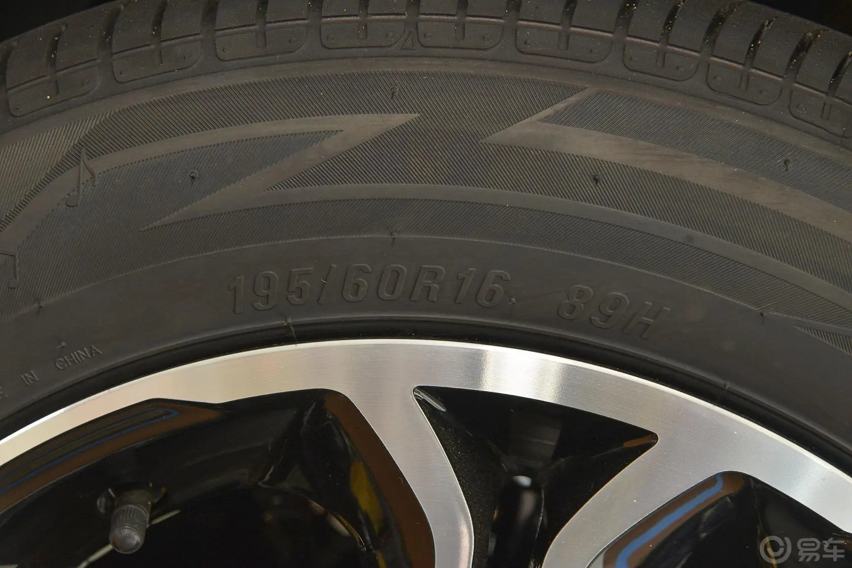 V6菱仕CROSS 1.5L 手动 智尊版轮胎规格