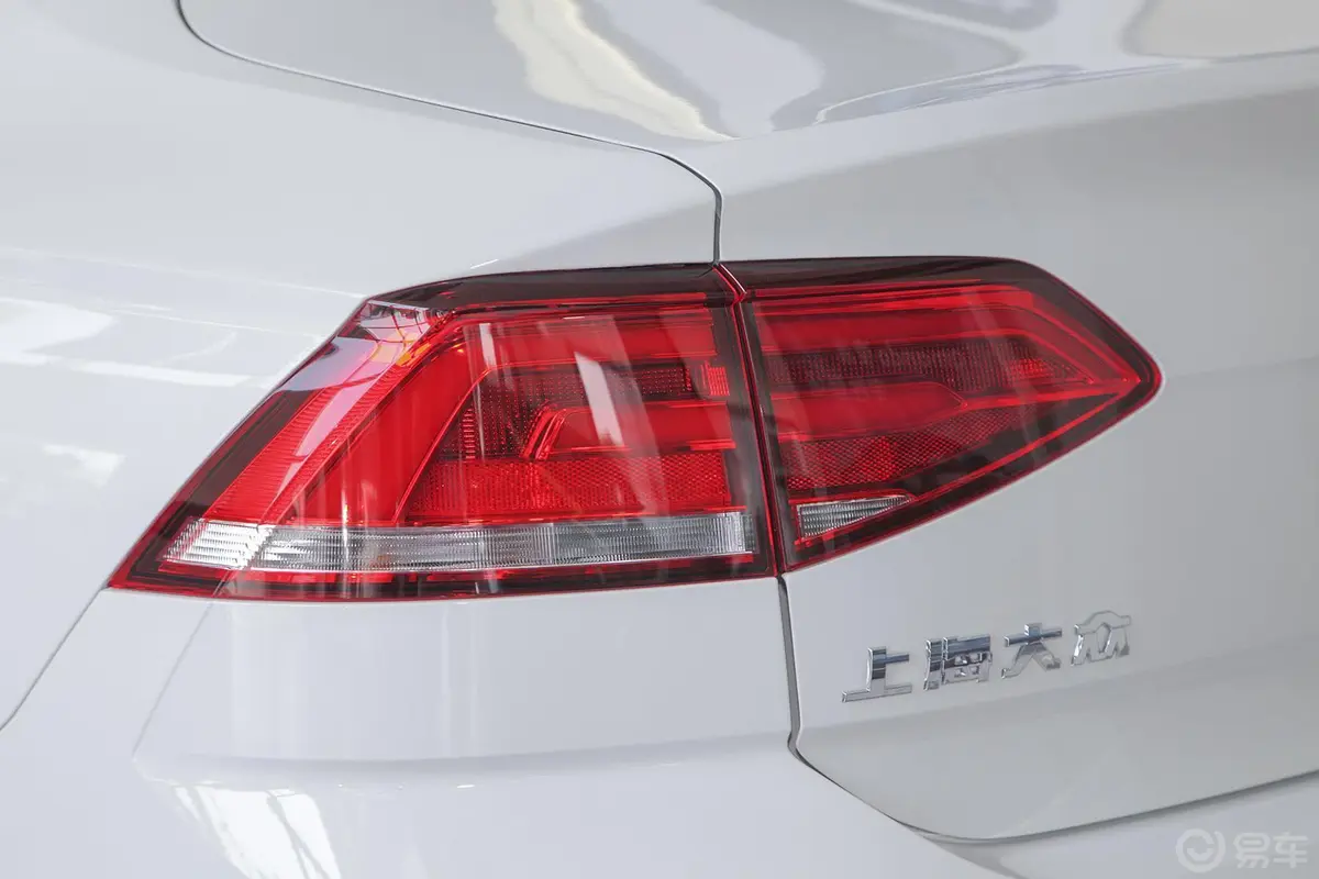 凌渡1.4T DSG 280TSI 舒适版尾灯侧45度俯拍