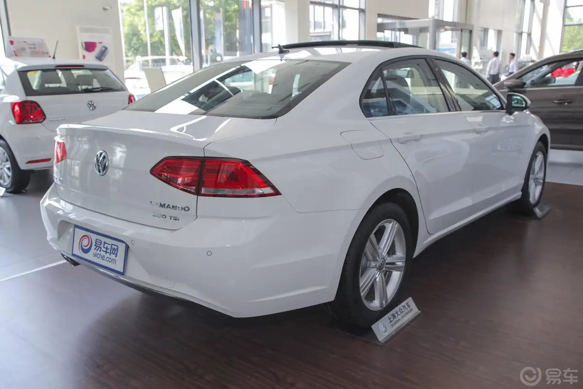 凌渡1.4T DSG 280TSI 舒适版侧后45度车头向右水平