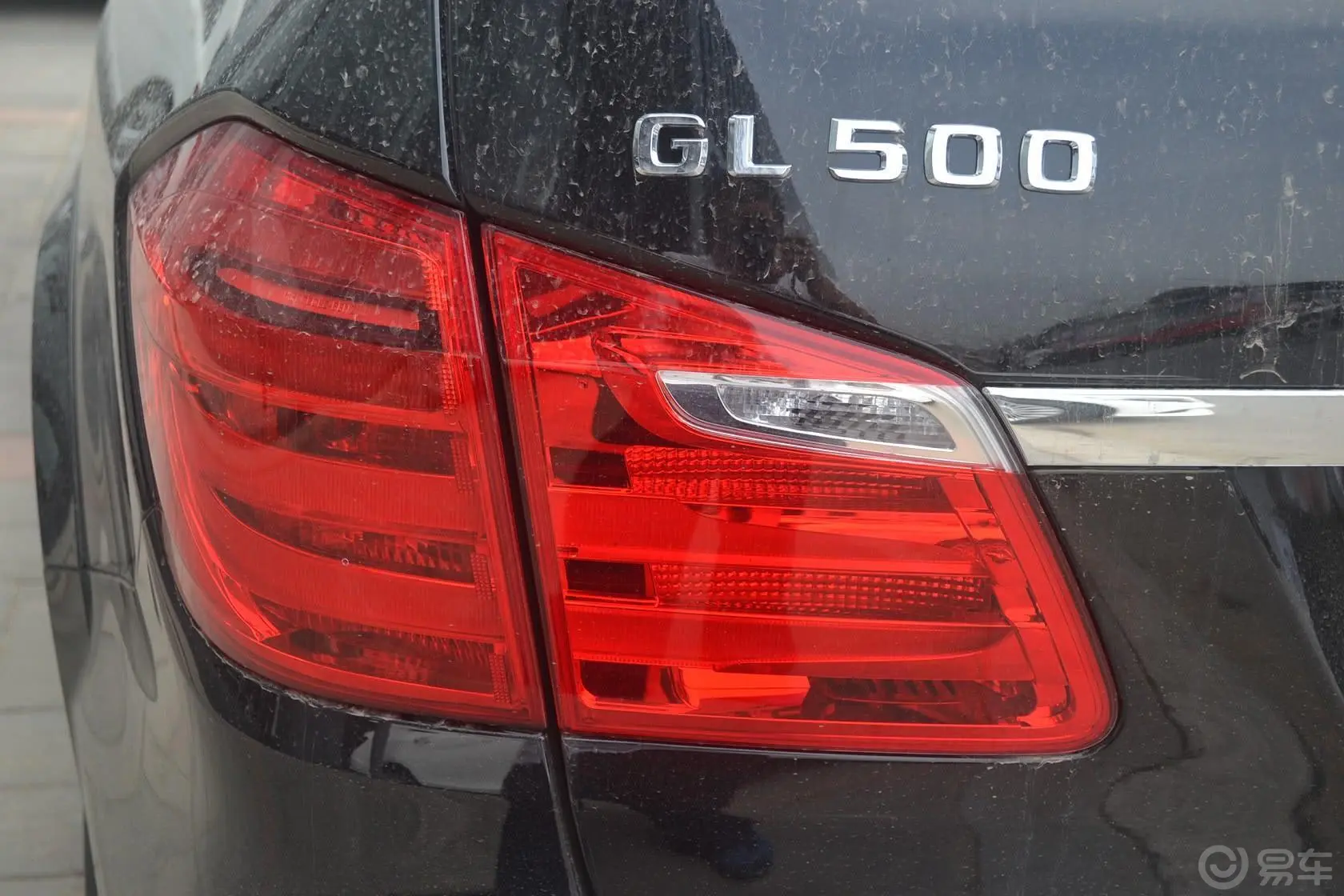 奔驰GL级GL500 4MATIC尾灯侧45度俯拍