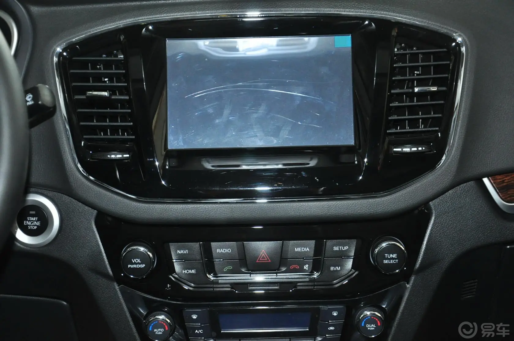 豪情SUV2.4L AT 两驱 尊贵型音响