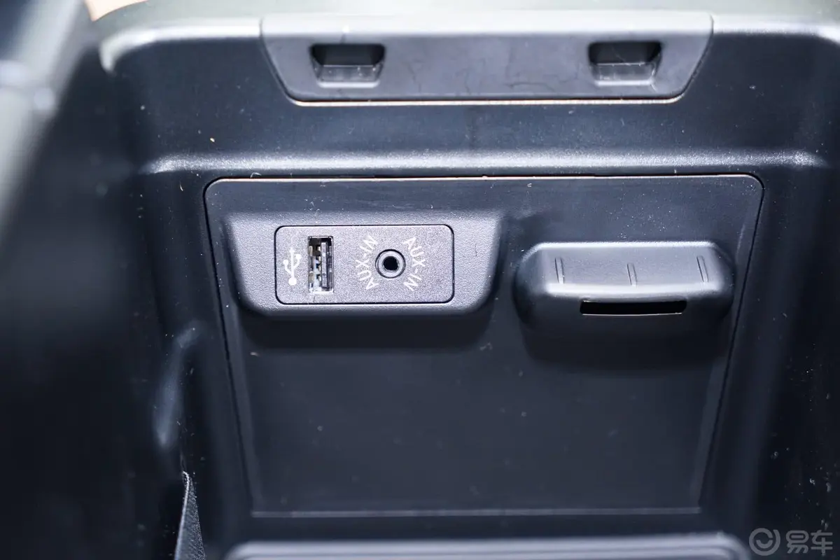 宝马X6xDrive35i 领先型USB接口