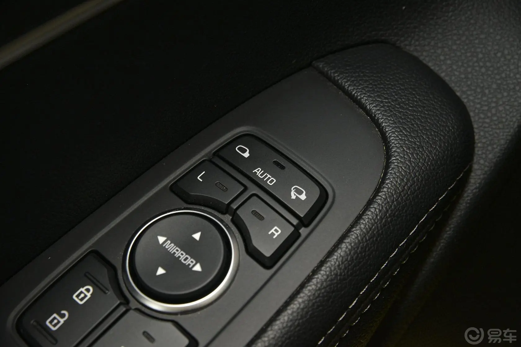 索兰托索兰托L 2.4GDI 汽油 4WD 运动版 五座 国V外后视镜控制键