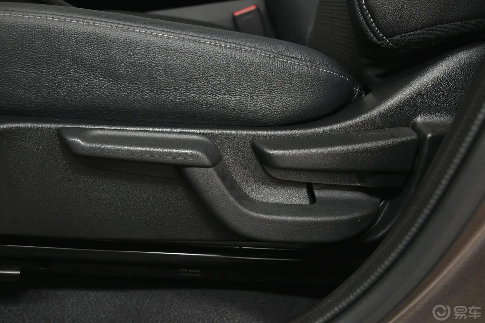 本田XR-V1.8L EXi 手动 舒适版座椅调节键