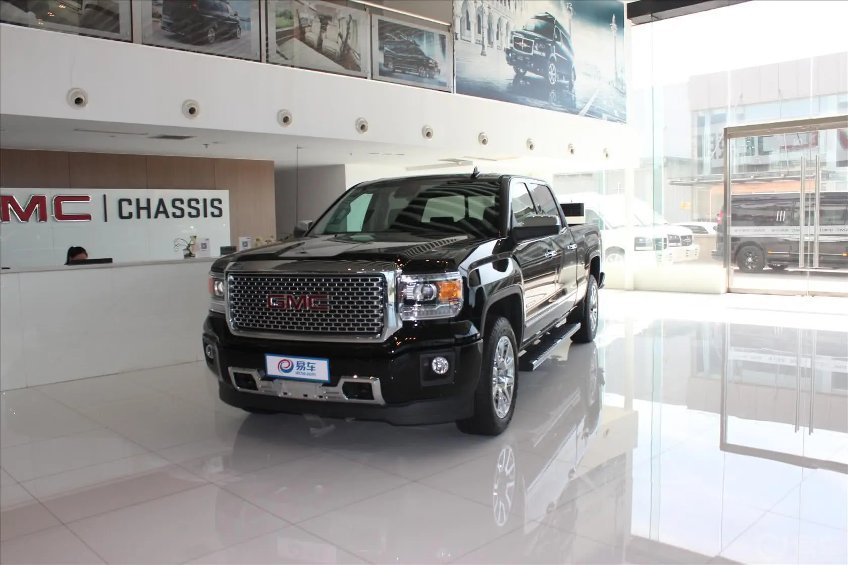 GMC Sierra5.3L 6AT 四驱版侧前45度车头向左水平