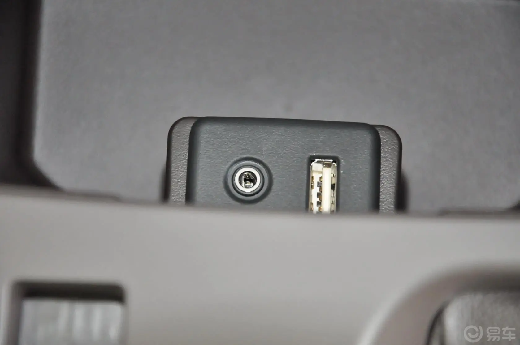 君威2.0L 手自一体 领先时尚版USB接口