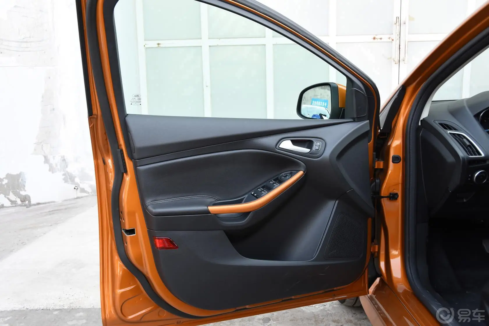 福克斯两厢 Ecoboost180 自动 运动型驾驶员侧车门内门板