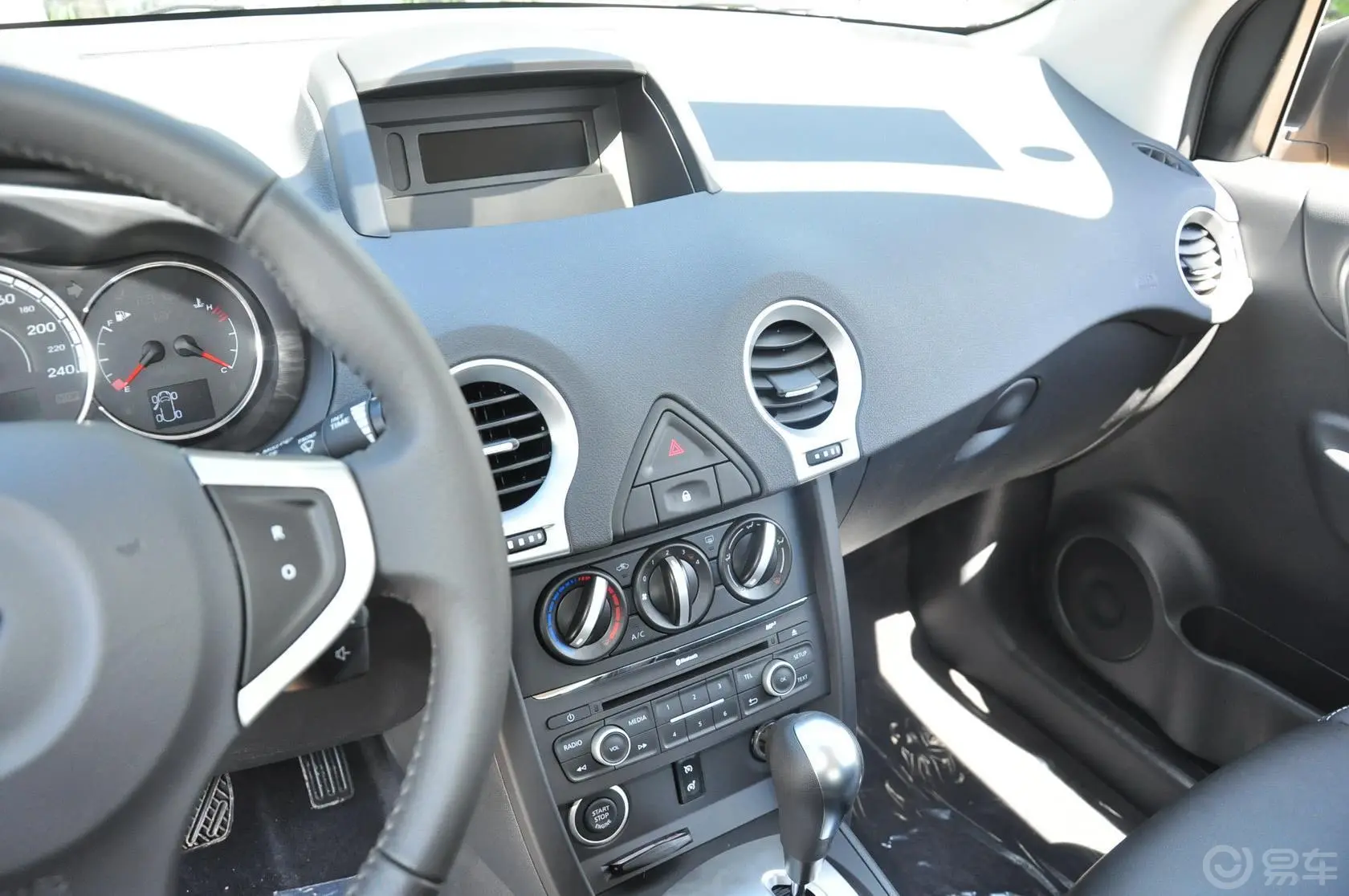 科雷傲(进口)2.0L 两驱 标准版中控台驾驶员方向