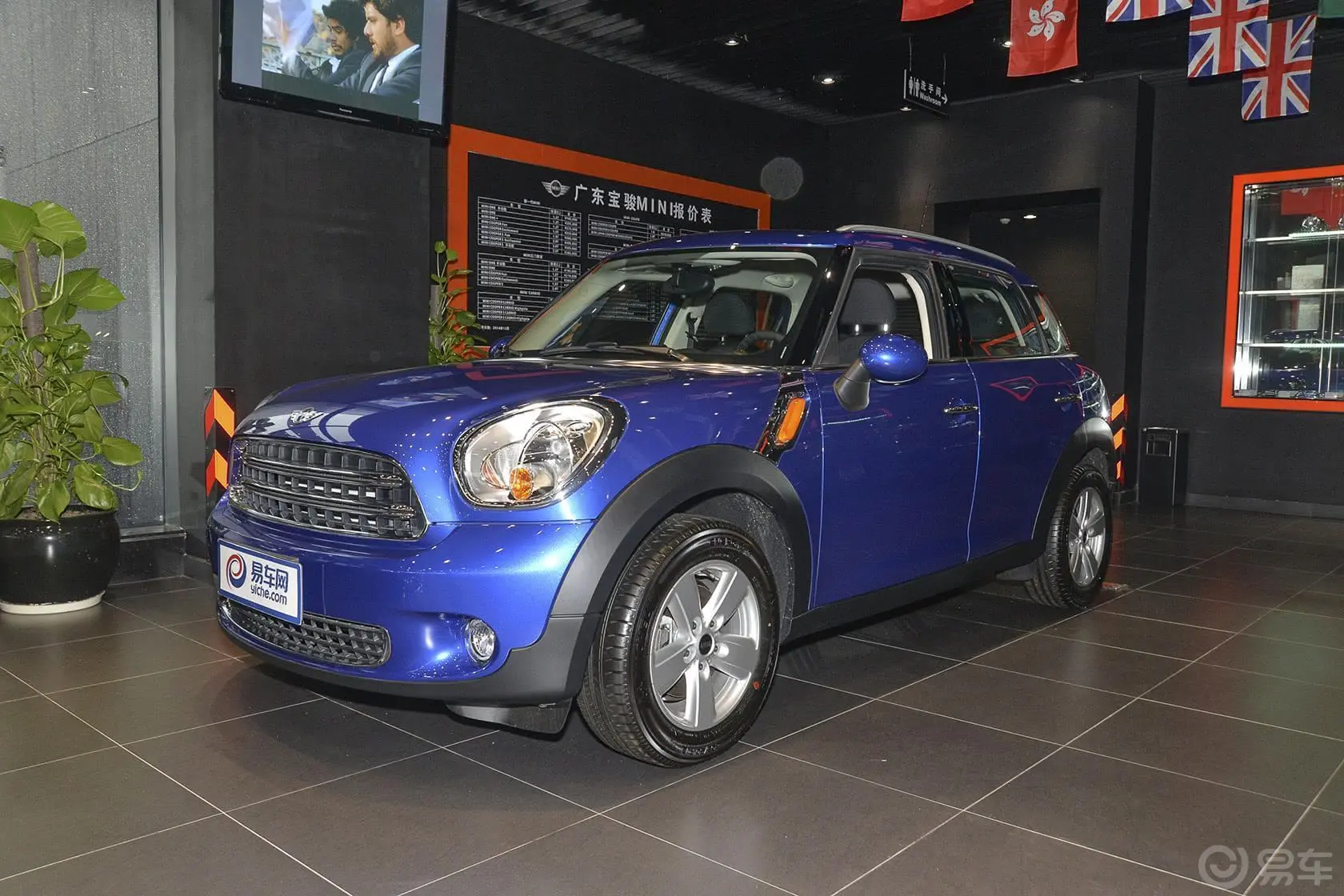 MINI COUNTRYMAN1.6L ONE侧前45度车头向左水平