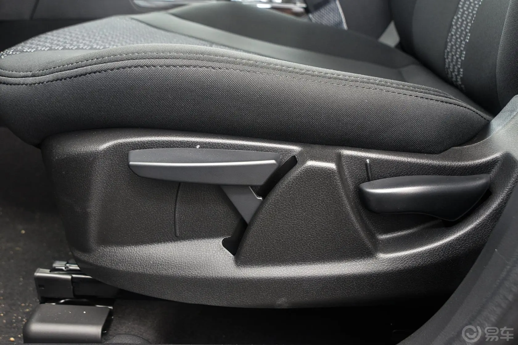 传祺GS5 Super1.8T 双离合 前驱 舒适版座椅调节键