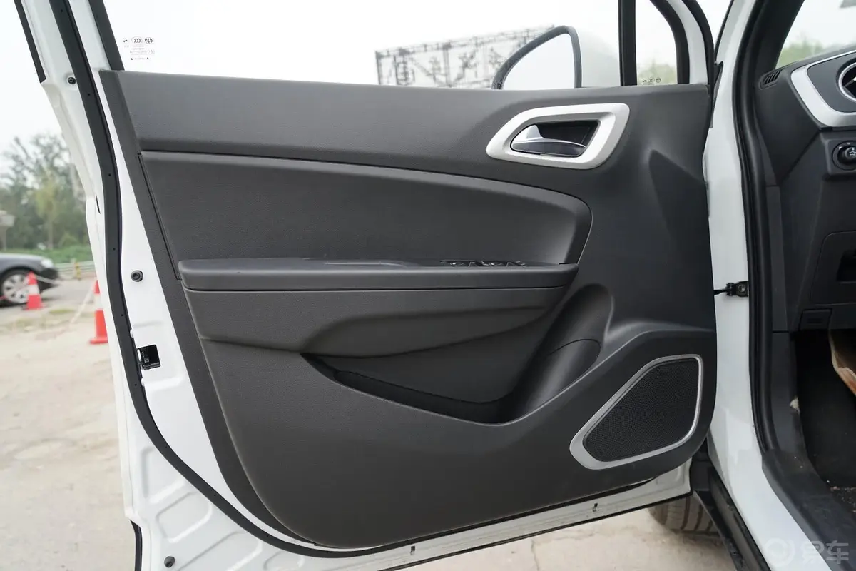 中华V31.5L 自动 舒适型驾驶员侧车门内门板