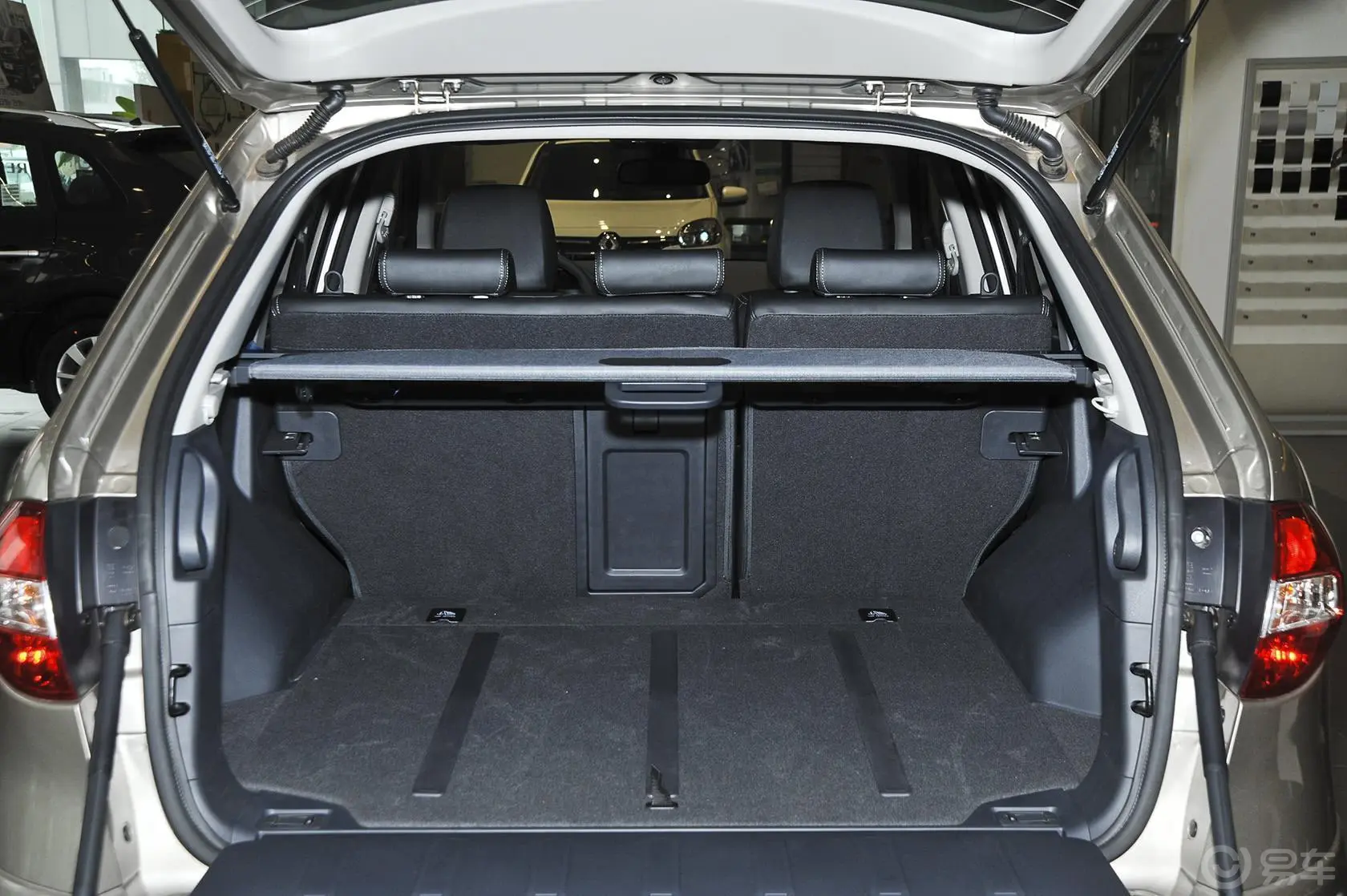 科雷傲(进口)2.5L 两驱 舒适版行李箱空间